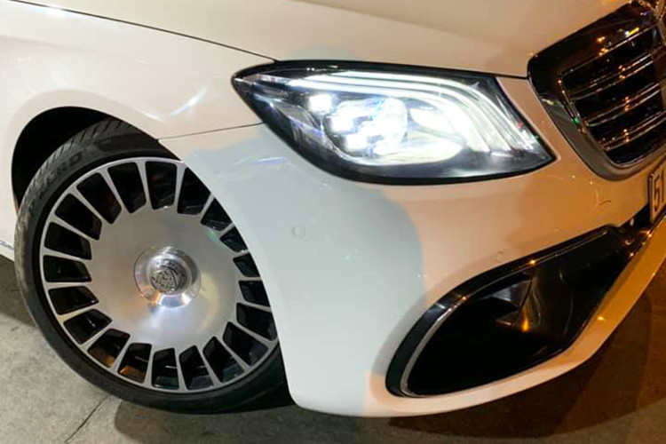 Theo giới luận biển, "ngũ quý" 7 trên chiếc Mercedes-Benz S-Class này ngoài độ đẹp về sự trùng lặp con số của sức mạnh, còn được suy luận thành "ngũ thất" (nghĩa là năm mùa không mất).