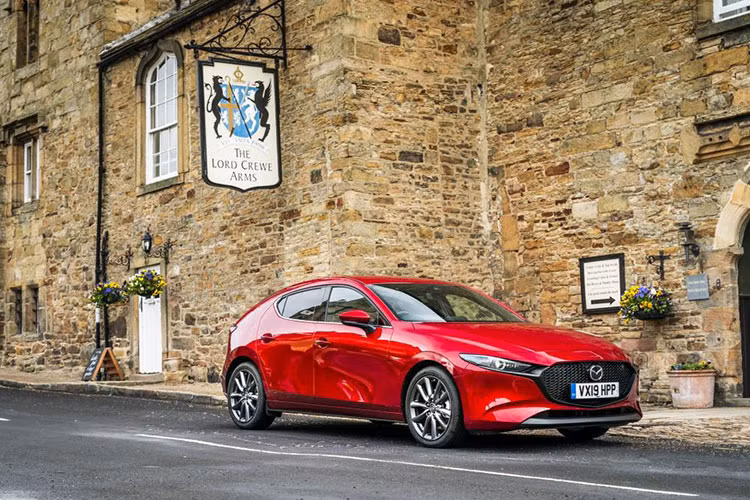 Theo các chị em, quý cô và quý bà đến từ hơn 30 quốc gia trên thế giới đã lên tiếng: mẫu xe Mazda3 mới chính là “Xe thế giới năm 2019 của Phụ nữ”. Giải thưởng thú vị này đã được giới thiệu lần đầu trong năm 2010, và những người đứng sau lưng nó hiện tại là những nữ giám khảo với lai lịch trong lĩnh vực đua xe và báo chí ôtô.