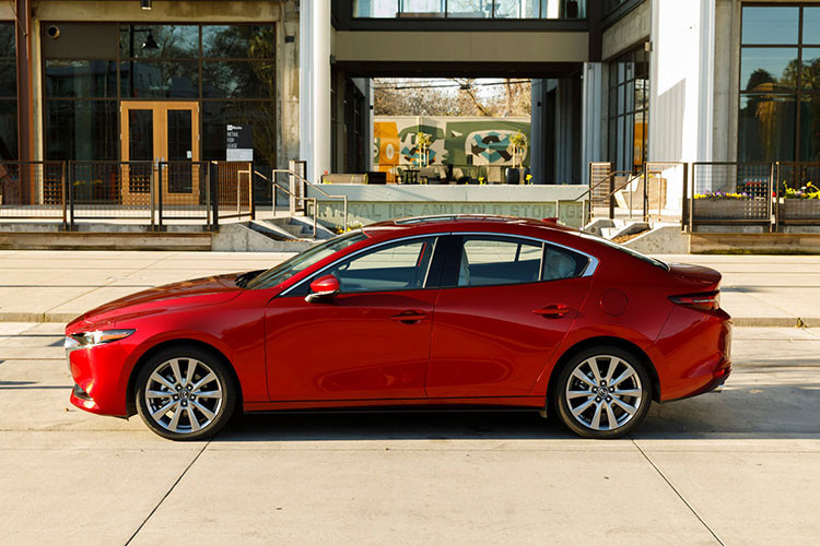 Mới đây, nó đã lại được giới thiệu ở Triển lãm Ô tô Quốc tế Dubai 2019, nơi giải thưởng cho các thể loại cũng được trao, bao gồm cả giải “Xe gia đình thế giới năm 2019 của Phụ nữ” mà Mazda3 cũng ôm trọn luôn.