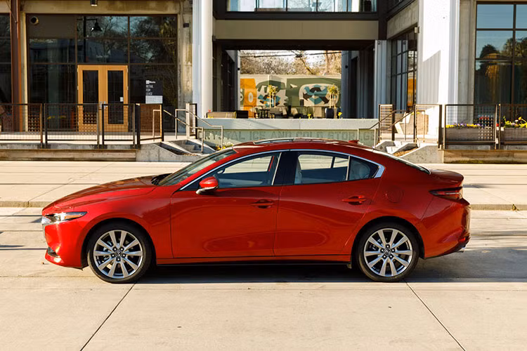 Mới đây, nó đã lại được giới thiệu ở Triển lãm Ô tô Quốc tế Dubai 2019, nơi giải thưởng cho các thể loại cũng được trao, bao gồm cả giải “Xe gia đình thế giới năm 2019 của Phụ nữ” mà Mazda3 cũng ôm trọn luôn.