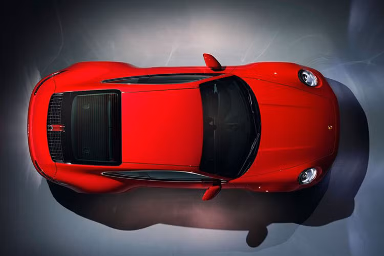 Sức mạnh được gửi tới các bánh xe thông qua hộp số tự động 8 cấp tiêu chuẩn, giúp chiếc Coupe có thể tăng tốc từ 0 - 96 km/h trong 4 giây (giảm còn 3,8 giây nếu xe được trang bị gói tùy chọn Sport Chrono Package).