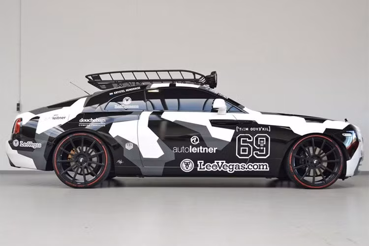 Chiếc siêu xe sang Rolls-Royce Wraith trong bài viết này của vận động viên chuyên nghiệp Thụy Điển mang tên Jon Olson cũng sẽ thú vị không kém với ngoại thất độ mang phong cách off-road không hề giống ai.