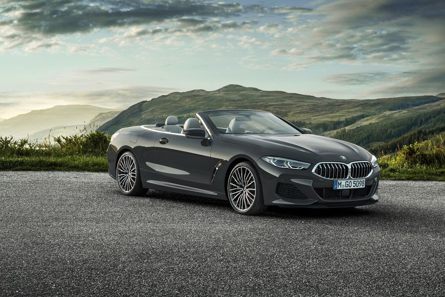 Về hiệu suất, BMW 840i Coupe 2020 có thể tăng tốc từ 0 - 96 km/h trong 4,7 giây khi dùng dẫn động cầu sau tiêu chuẩn, thời gian được rút ngắn còn 4,4 giây nếu xe được trang bị hệ dẫn động bốn bánh.
