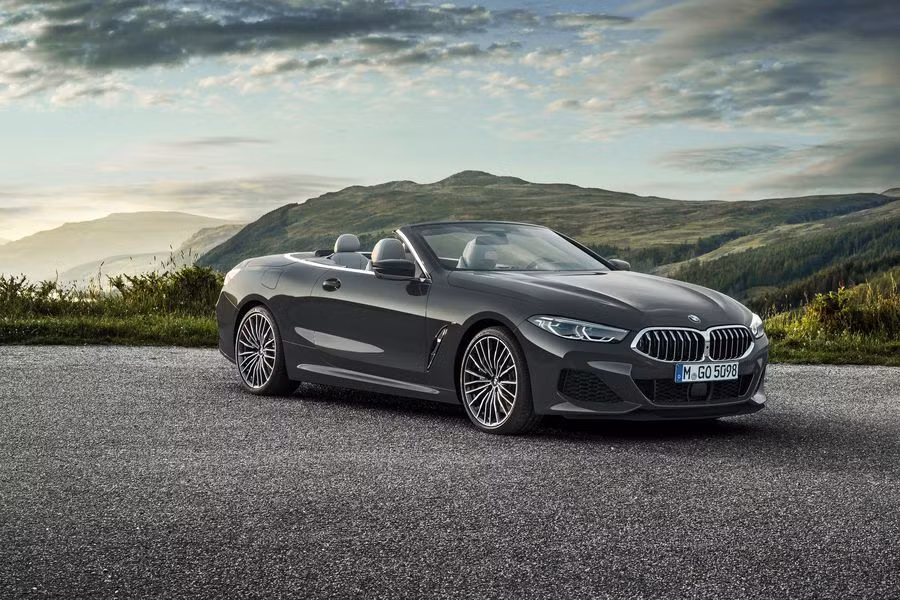 Về hiệu suất, BMW 840i Coupe 2020 có thể tăng tốc từ 0 - 96 km/h trong 4,7 giây khi dùng dẫn động cầu sau tiêu chuẩn, thời gian được rút ngắn còn 4,4 giây nếu xe được trang bị hệ dẫn động bốn bánh.