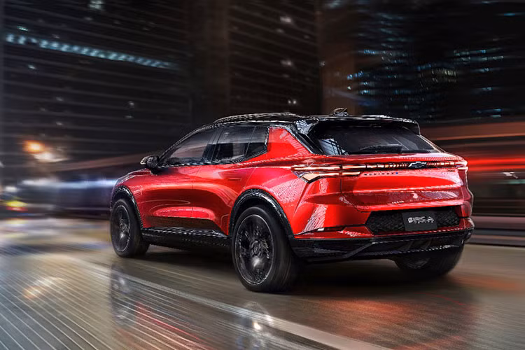 Với chế độ Wide Open Watts (WOW), mẫu Chevrolet Blazer EV điện thể thao này có thể tăng tốc từ 0-96 km/h trong vòng chưa đầy 4 giây. Phạm vi hoạt động tối đa của xe có thể lên đến 515 km. Blazer EV 2LT và RS dự kiến sẽ được bán ra tại Mỹ từ mùa hè năm 2023.