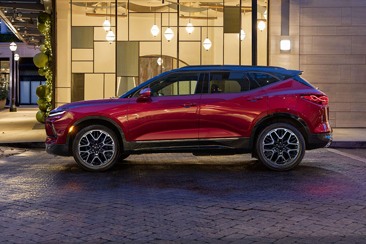 Chevrolet hiện vẫn chưa công bố chi tiết thông số kỹ thuật cho tất cả các phiên bản nhưng hứa hẹn sẽ có các biến thể dẫn động cầu trước, dẫn động cầu sau và tất cả các bánh. Blazer EV SS cao cấp nhất cho công suất 557 mã lực và mô-men xoắn cực đại 879 Nm.