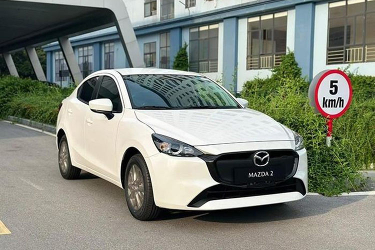 Dù doanh số lúc lên lúc xuống nhưng bộ 3 sedan bán chạy nhất Việt Nam là Accent - Vios - City đã tạo nên kịch tính cho cuộc đua tam mã phân khúc sedan cỡ B. 3 mẫu xe đầu bảng nắm giữ 77% thị phần.