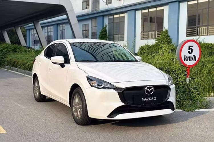 Dù doanh số lúc lên lúc xuống nhưng bộ 3 sedan bán chạy nhất Việt Nam là Accent - Vios - City đã tạo nên kịch tính cho cuộc đua tam mã phân khúc sedan cỡ B. 3 mẫu xe đầu bảng nắm giữ 77% thị phần.