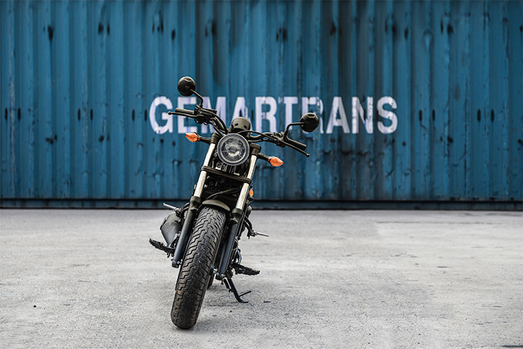 Honda Rebel 300 2018 hiện đang được phân phối chính hãng tại Việt Nam thông qua các đại lý do Honda ủy nhiệm trên toàn quốc phân phối (HEAD) với 3 màu: Đen đỏ, Bạc đen, Đen cùng chế độ bảo hành 3 năm hoặc 30.000 km (tùy theo điều kiện nào đến trước) và mức giá bán lẻ đề xuất: 125.000.000 đồng - đây được xem là mức giá khá hợp lý, thậm chí rẻ hơn các đại lý không chính hãng từng bán ra vào năm 2017 vừa qua.