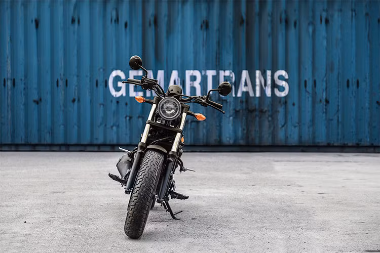 Honda Rebel 300 2018 hiện đang được phân phối chính hãng tại Việt Nam thông qua các đại lý do Honda ủy nhiệm trên toàn quốc phân phối (HEAD) với 3 màu: Đen đỏ, Bạc đen, Đen cùng chế độ bảo hành 3 năm hoặc 30.000 km (tùy theo điều kiện nào đến trước) và mức giá bán lẻ đề xuất: 125.000.000 đồng - đây được xem là mức giá khá hợp lý, thậm chí rẻ hơn các đại lý không chính hãng từng bán ra vào năm 2017 vừa qua.