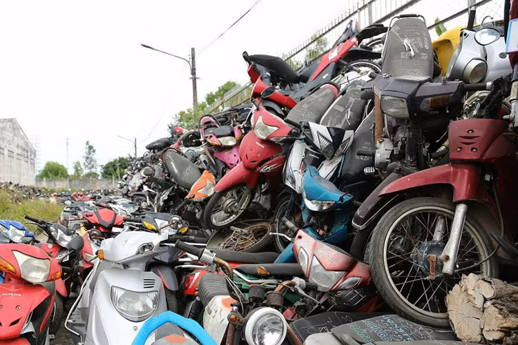 Dau gia hon 100 xe may, gia khoi diem chi tu 300.000 dong-Hinh-3