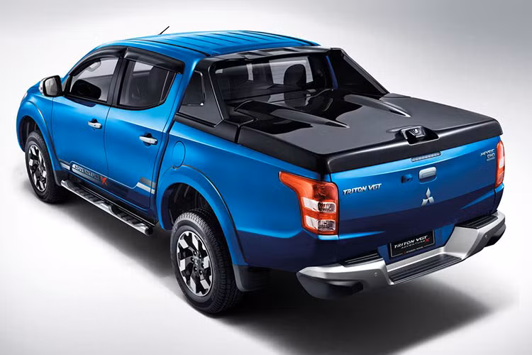 Triton Athlete vẫn sẽ được trang bị đầy đủ các công nghệ an toàn như phiên bản tiêu chuẩn, bao gồm kiểm soát ổn định chủ động Active Stability Control (ASTC), hỗ trợ khởi hành ngang dốc Hill Start Assist, Trailer Sway Control cũng như khóa cửa tự động dựa vào cảm biến tốc độ và 7 túi khí đáp ứng đầy đủ tiêu chuẩn an toàn 5 sao của ASEAN NCAP. 