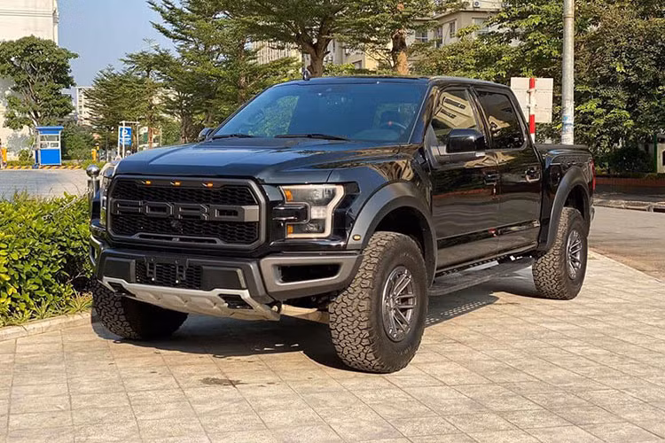  Siêu bán tải Ford F-150 Raptor giờ đây không còn quá xa lạ với giới đam mê xe tại Việt Nam vài năm trở lại đây, phiên bản của dòng xe bán tải hiệu suất cao này được đưa về khá nhiều thông qua các doanh nghiệp nhập khẩu tư nhân. Mới đây nhất là phiên bản nâng cấp F-150 Raptor 2019.