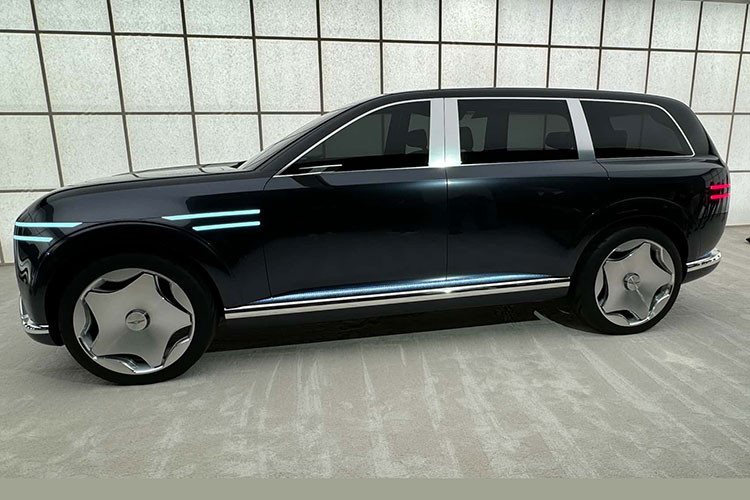 Mẫu xe SUV điện Genesis GV90 từng được giới thiệu dưới dạng concept Neolun tại Triển lãm Ô tô Quốc tế New York 2024. Khác với nhiều mẫu concept bị “hạ cấp” khi bước vào sản xuất, GV90 thương mại giữ lại gần như nguyên bản thiết kế ban đầu.