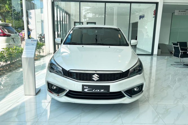 Trong đó, cặp đôi Suzuki Ciaz và Honda Civic Type R dẫn đầu top khi cùng đạt doanh số 1 xe. Dẫu vậy, kết quả này cũng đã ghi nhận sự tăng trưởng so với tháng liền trước.