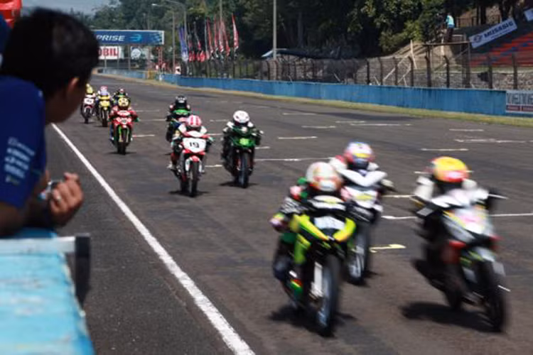 Ngày đua tập và xếp vạch đầu tiên (Thứ 6 - 5/8), Nam luôn chạy cuối đoàn. Thành tích lượt chạy tập đầu tiên là 2’04”326/1lap, tốc độ tối đa 114,811 km/h kém tay đua dẫn đầu của Indonesia gần 9 giây (1’54”906/1lap, tốc độ 124,223km/h).