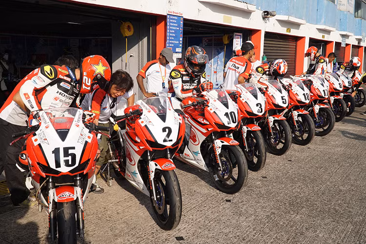 Giải đua này quy tụ nhiều tay đua chuyên nghiệp và tài năng thi đấu ở các hạng mục từ Underbone 130cc, Raider đến Supersports 600cc,... Honda Việt Nam tham dự với 2 tay đua là Bùi Duy Thông ở hạng mục Asian Dream Cup, sử dụng dòng xe Honda CBR 250RR. Tay đua thứ 2 là Cao Việt Nam, tham dự hạng mục Underbone 130cc.