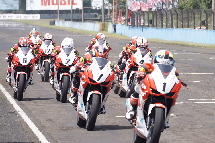 Ở vòng thi đấu cuối cùng của ngày phân hạng, tay đua Việt Nam Bùi Duy Thông đã có sự bứt phá từ vị trí thứ 15 lên vị trí thứ 12 với thành tích tốt nhất là 1’54”545/lap, trên tổng số 18 tay đua tham dự. Với kết quả này, trong ngày thi đấu chính thức, tay đua sẽ xuất phát ở vị trí thứ 12. 