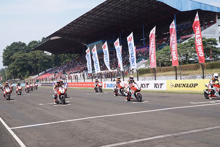 Mặc dù Việt Nam đến năm nay mới có VĐV tham gia chính thức đua trong mầu áo của Honda Việt Nam và Suzuki. Nhưng bất ngờ là ngay trong 3 chặng đầu tại Malaysia, Thái Lan và Nhật Bản, tay đua Bùi Duy Thông của Honda Việt Nam đã có thành tích rất tốt.
