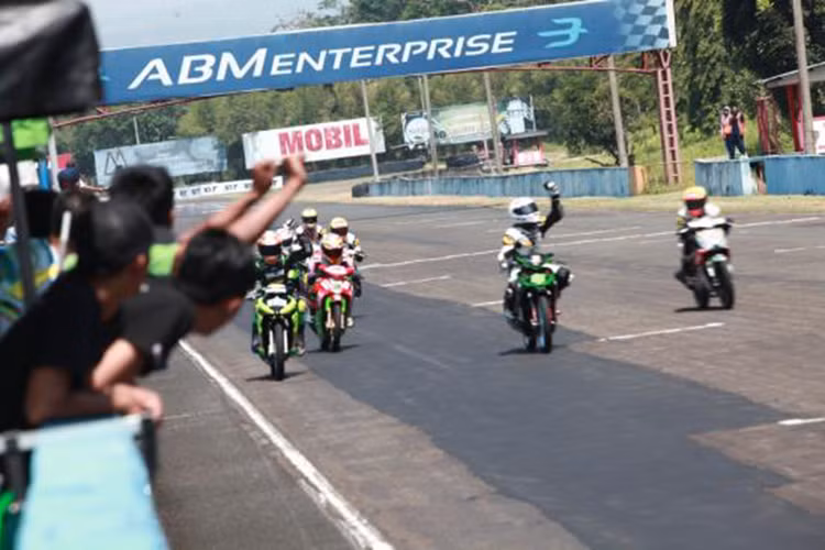 Đây là năm đầu tiên Honda Việt Nam cử các tay đua tham dự giải đua Châu Á này, tuy nhiên các thay đua đã tỏ ra thích ứng nhanh và đã bắt kịp nhịp độ đua của các tay đua dày dặn kinh nghiệm với gần 10 năm tuổi nghề đến từ các quốc gia có nền văn hóa đua xe phát triển như Indonesia, Malaysia hay Nhật Bản...