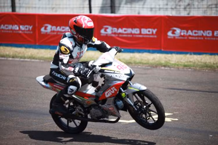 Ở hạng mục thi Underbone 130cc, không nằm ngoài dự đoán, vì đây là lần đầu tiên tay đua Cao Việt Nam tham dự giải đua quốc tế và chạy trên đường đua dạng track nên tốc độ và các kỹ năng xử lý chưa thể theo kịp nhịp độ và phong cách của làng đua xe chuyên nghiệp.