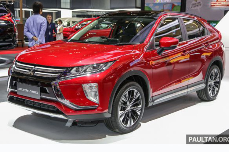 Từng được ra mắt dưới phiên bản concept có tên gọi là XR-PHEV tại triển lãm Tokyo 2014 và XR-PHEV II ở triển lãm Geneva 2015, Mitsubishi Eclipse Cross 2019 mới được định vị thuộc phân khúc crossover hạng C và cũng sở hữu ngôn ngữ thiết kế Dynamic Shield quen thuộc.