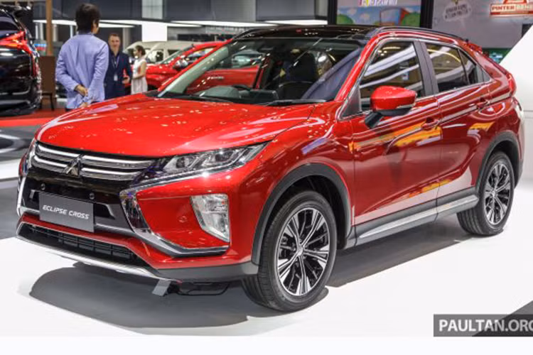 Từng được ra mắt dưới phiên bản concept có tên gọi là XR-PHEV tại triển lãm Tokyo 2014 và XR-PHEV II ở triển lãm Geneva 2015, Mitsubishi Eclipse Cross 2019 mới được định vị thuộc phân khúc crossover hạng C và cũng sở hữu ngôn ngữ thiết kế Dynamic Shield quen thuộc.