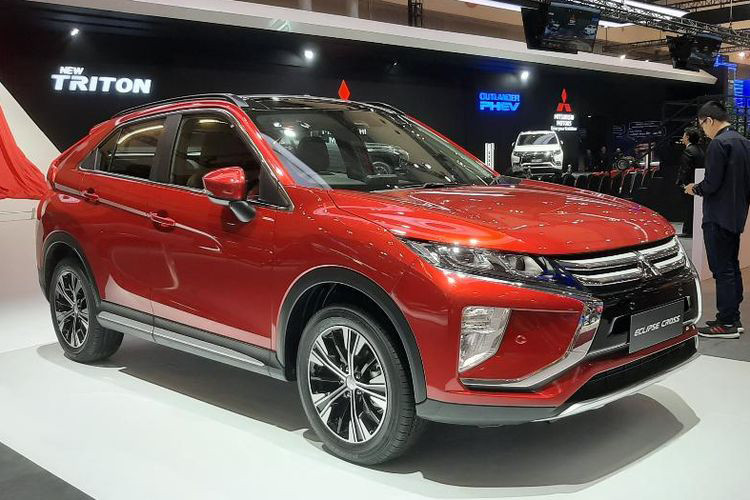 Giá xe Mitsubishi Eclipse Cross 2019 mới tại thị trường Indonesia khởi điểm từ 478 triệu Rupiah (khoảng 799 triệu đồng). Hiện chưa rõ sau Indonesia, Mitsubishi Eclipse Cross có được nhà phân phối đưa về Việt Nam để cạnh tranh với các đối thủ như Honda CR-V, Mazda CX-5 và Hyundai Tucson hay không.