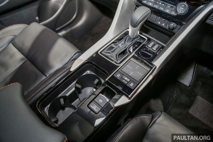 Mitsubishi Eclipse Cross tại Indonesia sở hữu khối động cơ xăng MIVEC 4 xi-lanh, tăng áp, dung tích 1,5 lít, sản sinh công suất tối đa 150 mã lực và mô-men xoắn cực đại 250 Nm tại dải tua máy 2.500 - 3.500 vòng/phút. Sức mạnh được truyền tới cầu trước thông qua hộp số tự động INVECS-III CVT giả lập 8 cấp và đi kèm lẫy chuyển số trên vô lăng.