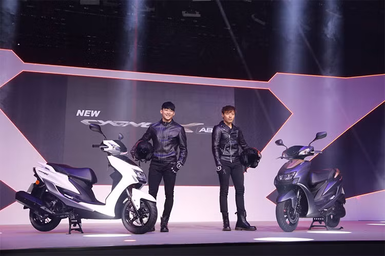 Mẫu xe ga Yamaha Cygnus-X phiên bản 2018 vừa được trình làng tại thị trường Đài Loan. Phiên bản 2018 này là thế hệ thứ 5 của dòng xe ga Yamaha Cygnus kể từ khi xuất hiện lần đầu tiên vào năm 2002.