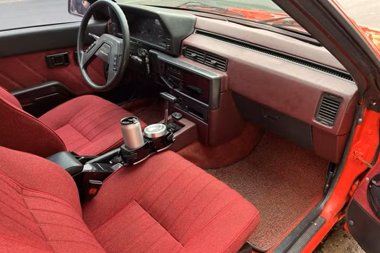 Động cơ 2,4 L trở thành động cơ 4 xi-lanh lớn nhất được cung cấp trên bất kỳ chiếc Celica nào từ trước đến nay. Các động cơ khác là 1,6 lít 4A, 1,6 lít 2T, 1,8 lít 3T, 1,8 lít 4T, 1,8 lít 1S, 2,0 lít 2S, 2,0 lít 18R-G và 2,0 lít 21R, tùy thuộc vào từng loại cụ thể.