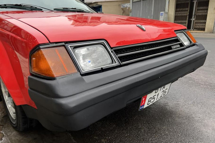 Về chiếc xe thể thao Toyota Celica cổ điển này là chiếc thứ 6 của ông Đặng Lê Nguyên Vũ, xe thuộc thế hệ thứ 3, được sản xuất từ tháng 8/1981 đến tháng 7/1985. Chiếc xe ban đầu có sẵn ở dạng coupe Notchback và Liftback với nhiều người mua thích kiểu dáng Liftback hơn.