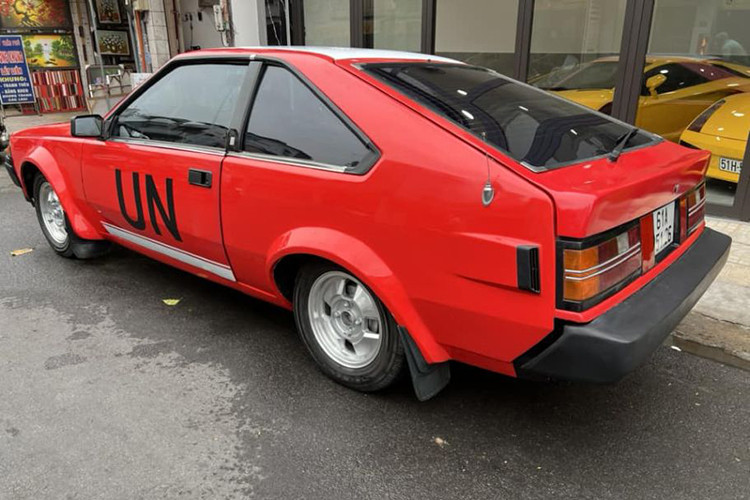 Mẫu Celicas của Úc, Châu Âu, Nhật Bản và xuất khẩu tổng hợp có lỗ thông hơi ở phía sau, được những người đam mê Celica ở Bắc Mỹ săn đón. Phun nhiên liệu trở thành tiêu chuẩn trên tất cả các Celica Bắc Mỹ bắt đầu từ tháng 8 năm 1982, do đó động cơ 22R trở thành 22R-E (hoặc 22R-EC với thiết bị phát thải tiêu chuẩn của California). 