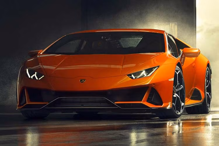  Hãng siêu xe Lamborghini đã chính thức vén màn phiên bản mới nhất của dòng siêu xe Huracan mang tên EVO. Đây chính là phiên bản nâng cấp giữa dòng đời của siêu xe bán chạy nhà Lamborghini.
