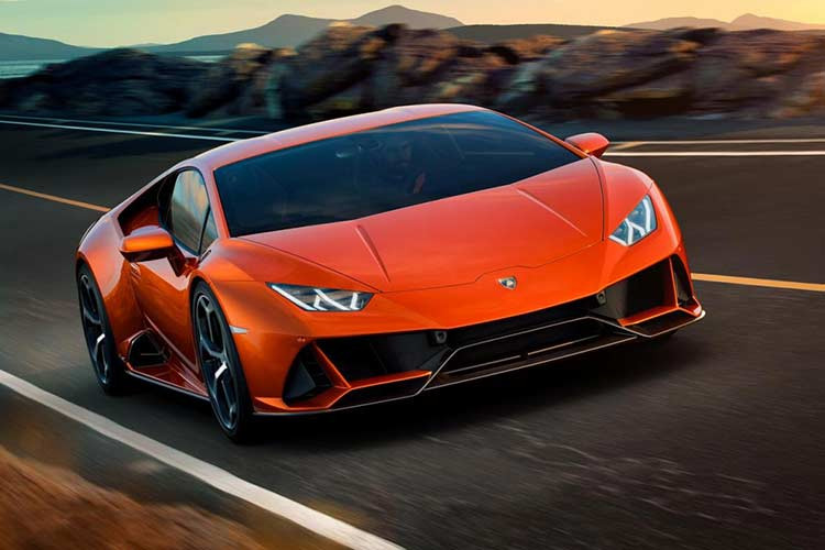 Tại thị trường Mỹ, giá xe Lamborghini Huracan EVO 2020 được bán ra khởi điểm 261.274 USD (6 tỷ đồng). Con số tương ứng ở thị trường Anh là 165.256 Bảng (khoảng 4,9 tỷ đồng), Trung Quốc là 3.298.100 Nhân dân tệ (11,1 tỷ đồng) và Nhật Bản là 29.843.274 Yên (6,36 tỷ đồng).