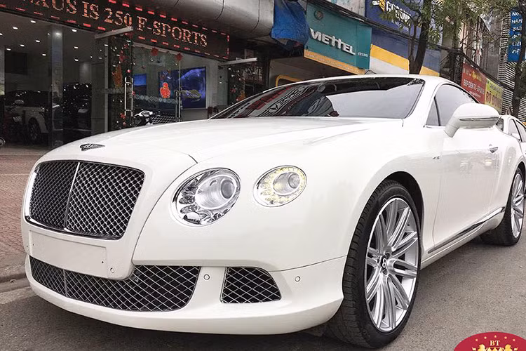 Siêu xe thể thao hạng sang Bentley Continental GT Speed chính là một trong những mẫu xe sang thể thao 2 cửa mạnh mẽ nhất tại Việt nam hiện nay. Mẫu xe này thuộc phiên bản 2015 được nhập khẩu về Hà Nội bởi một nhà nhập khẩu tư nhân không chính hãng.
