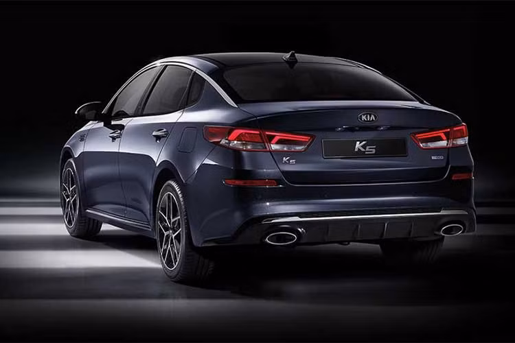 Phiên bản facelift của mẫu xe Kia Optima 2019 vừa được tiết lộ tại thị trường Hàn Quốc với nhiều thay đổi ở ngoại hình và công nghệ. 