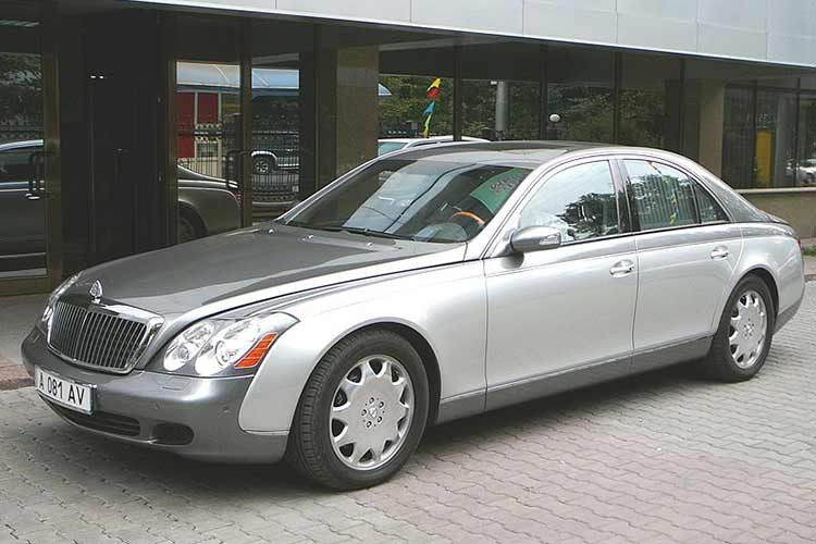 Lúc mới về nước 11 năm trước, những chiếc xe siêu sang Maybach 57S và Maybach 62S có giá từ 15 tỷ đến 38 tỷ đồng, tùy theo phiên bản. Về cơ bản, 57S và 62S đều là bản đặc biệt của Maybach 57 và Maybach 62, trong cách đặt tên này, Maybach ám chỉ chiều dài của xe.
