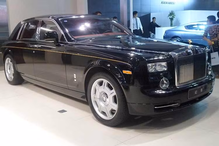 Ngoài thương hiệu xe siêu sang Rolls-Royce, tập đoàn Vạn Thịnh Phát của bà Trương Mỹ Lan còn rất ưa chuộng hãng xe Maybach, đã bị khai tử từ năm 2013 và hiện đang được bán dưới cái tên Mercedes-Maybach S-Class rất đình đám. Trong đó gây chú ý là bộ đôi Mabach 57S và 62S của Trương Mỹ Lan.
