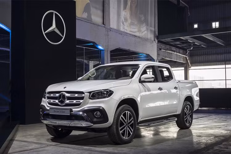 Mercedes X-Class phiên bản X350d 4MATIC sẽ được bán ra tại Đức vào giữa năm 2018 với mức giá bắt đầu từ 53.360 Euro (khoảng 1,48 tỷ đồng), xe sẽ được ra mắt tại triển lãm ôtô Geneva 2018 vào thời gian tới.