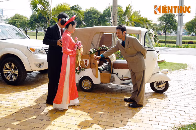 Đã có rất nhiều cặp đôi nên duyên vợ chồng từ chiếc xe Vespa 3 bánh huyền thoại - Piaggio Vespa 150 Ape Calessino.