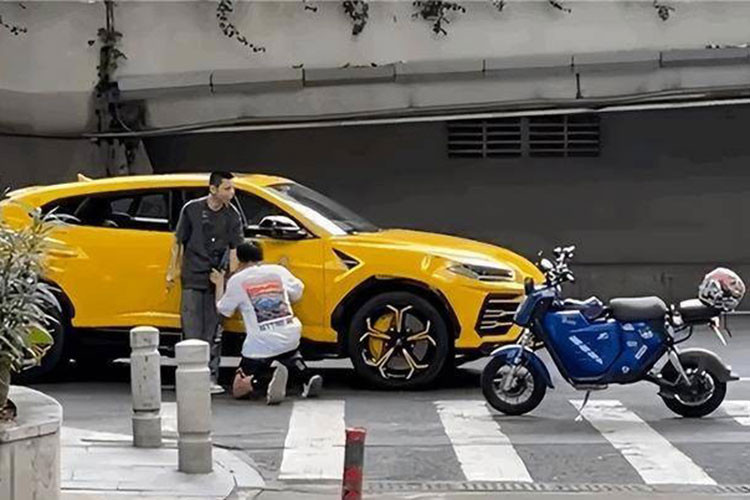 Thanh nien tong mop sieu xe Lamborghini Urus, quy xuong xin chu xe