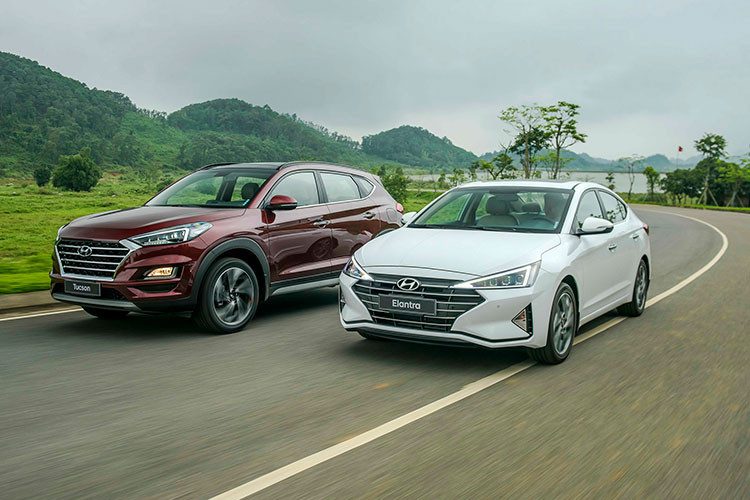 Hyudai Tucson 2019 Facelift tiếp tục sử dụng 3 phiên bản động cơ. Đầu tiên là động cơ Turbo phun xăng trực tiếp 1.6L T-GDi cho công suất cực đại 177 mã lực tại 5.500 vòng/phút cùng Momen xoắn cực đại 265Nm tại 1.500 ~ 4.500 vòng/phút. Phiên bản động cơ này đi kèm hộp số ly hợp kép 7 cấp DCT.