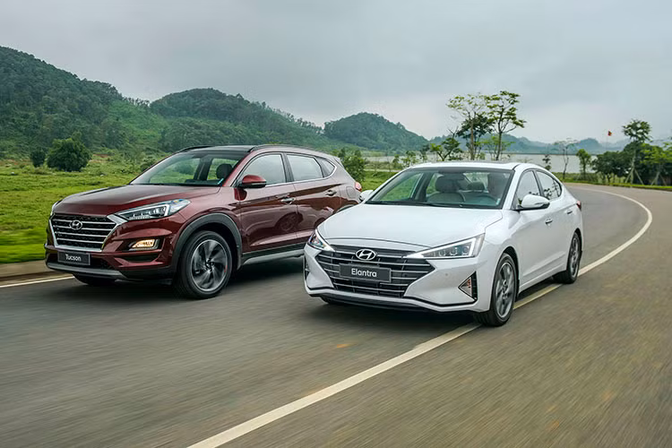 Hyudai Tucson 2019 Facelift tiếp tục sử dụng 3 phiên bản động cơ. Đầu tiên là động cơ Turbo phun xăng trực tiếp 1.6L T-GDi cho công suất cực đại 177 mã lực tại 5.500 vòng/phút cùng Momen xoắn cực đại 265Nm tại 1.500 ~ 4.500 vòng/phút. Phiên bản động cơ này đi kèm hộp số ly hợp kép 7 cấp DCT.