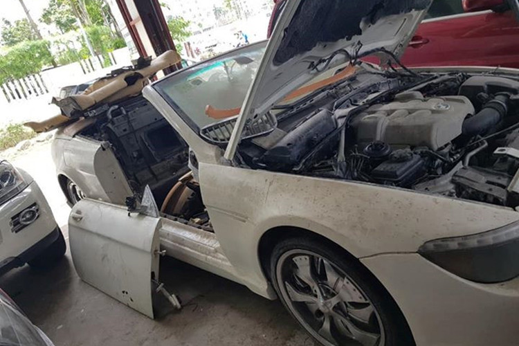 Chung cảnh ngộ hỏng động cơ với Bentley Continental Flying Spur là chiếc BMW 6-Series. Chiếc xe này cũng đã từng được độ mâm trước đó. Trên thị trường xe cũ, giá bán của một chiếc BMW 6-Series có tuổi đời hơn 12 năm tới nay vẫn được định giá lên tới gần 1 tỷ đồng.