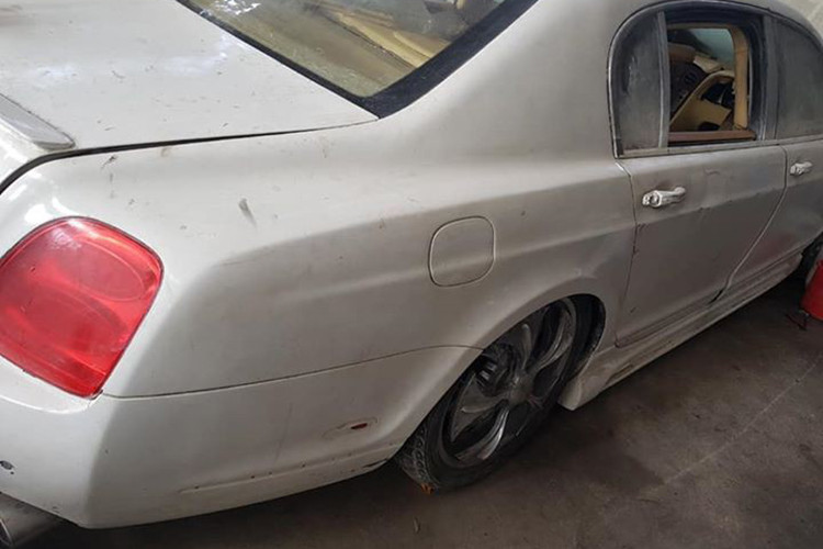 Theo chủ nhân cho biết, một trong những lý do khiến anh bán xe là do không có đủ thời gian để phục hồi 2 chiếc còn lại. Do vậy, anh quyết định không bán rời mà bán chung cả 3 chiếc xe cho những ai đang tìm kiếm phụ tùng cần thiết để thay thế với mức giá chỉ 500 triệu đồng.