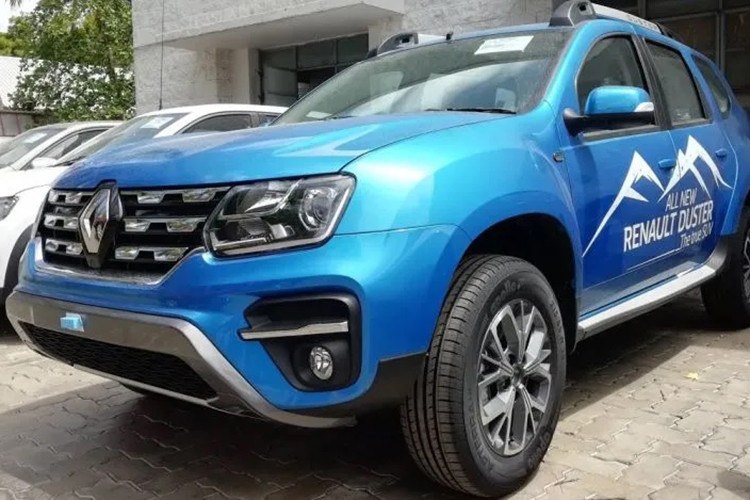 Theo trang thông tin chuyên ngành Autocarindia cho hay, mặc dù mẫu xe Renault Duster 2019 bản nâng cấp này sẽ chính thức ra mắt thị trường Ấn Độ vào ngày hôm nay 8/7. Nhưng hiện tại Duster facelift đã có mặt tại các đại lý trên toàn Ấn Độ.