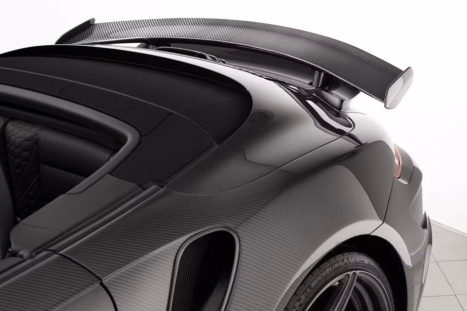 Nhờ vậy, siêu xe Porsche 911 Turbo S độ Stinger GTR Carbon Edition sở hữu công suất lên đến 750 mã lực (tăng 170 mã lực so với nguyên bản).