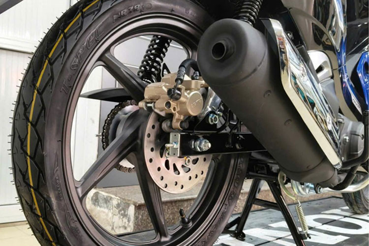 Một đại lý khác chuyên nhập khẩu và phân phối Wave 125i từ Malaysia cho biết, lô xe Wave 125i đầu tiên đã được bán hết nhanh chóng sau khi ra mắt vào đầu tháng 3/2025. Dự kiến, lô xe tiếp theo sẽ tiếp tục được nhập khẩu trong thời gian tới để đáp ứng nhu cầu của người tiêu dùng.