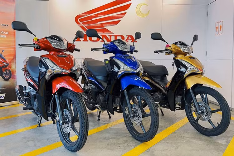Từ khi ra mắt vào năm 2020, xe máy Honda Future 125 FI là một trong những mẫu xe máy số 125cc được ưa chuộng nhất tại thị trường Việt. Được lắp ráp và phân phối bởi Honda Việt Nam (HVN), Future 125 FI đã chứng tỏ được sự bền bỉ và đáng tin cậy trong vận hành, kết hợp với thiết kế hiện đại, phù hợp với xu hướng người tiêu dùng.